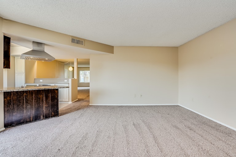 Photo 8 of 32 - 2176 E Ellis Dr, Tempe, AZ 85282