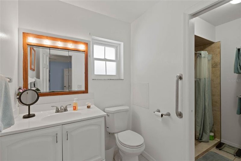 Photo 25 of 56 - 721 W Nelson St, Tavares, FL 32778