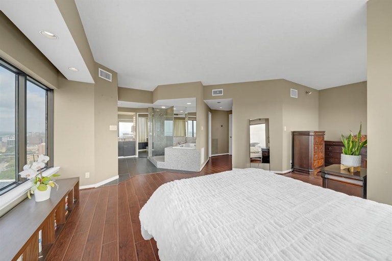 Photo 11 of 20 - 2001 Holcombe Blvd #3504, Houston, TX 77030