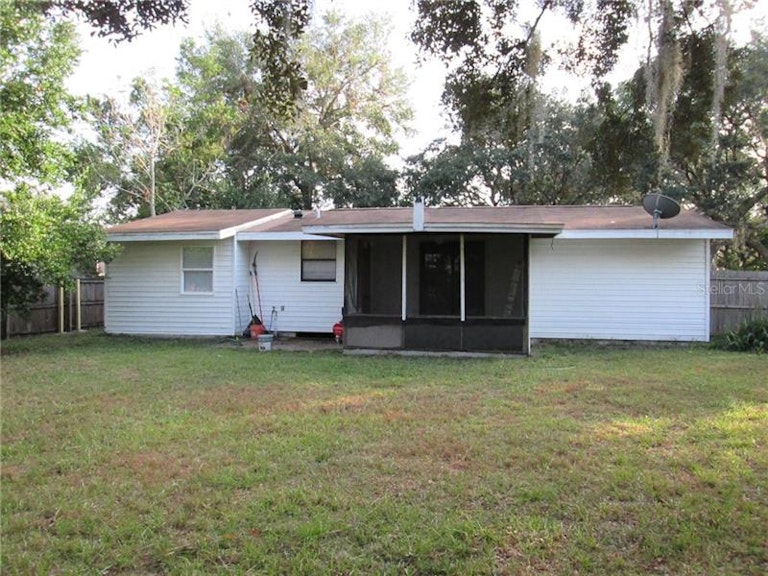 Photo 2 of 13 - 411 E 3rd St, Chuluota, FL 32766