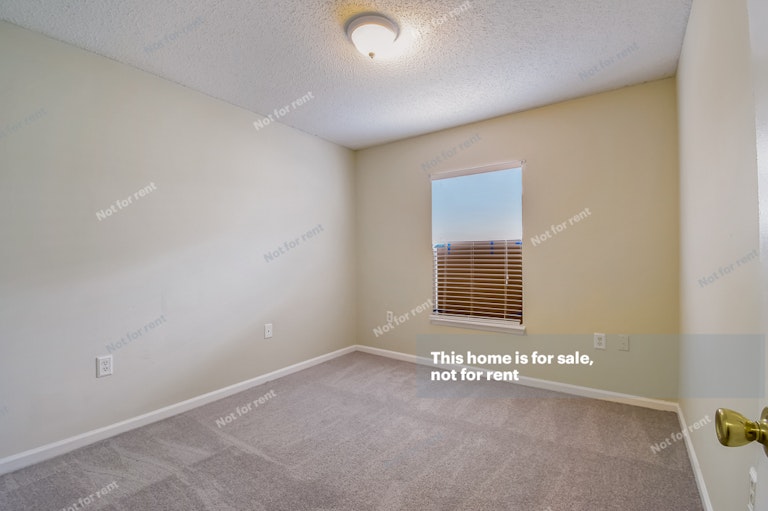 Photo 26 of 30 - 574 Chancellor Dr W, Jacksonville, FL 32225