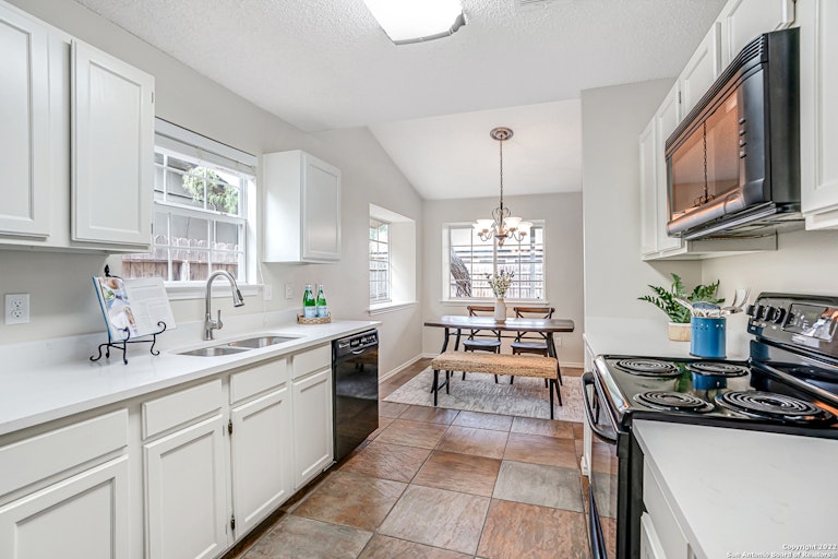 Photo 19 of 35 - 7418 Windbridge, San Antonio, TX 78250
