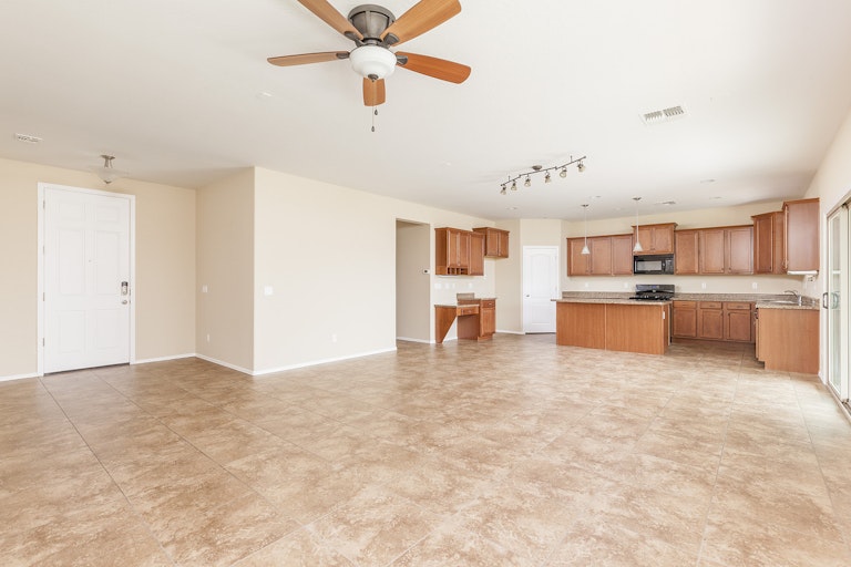 Photo 3 of 25 - 5613 W Kowalsky Ln, Phoenix, AZ 85339