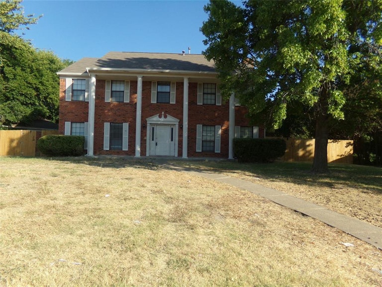 Photo 1 of 23 - 1133 Lexington Ln, Desoto, TX 75115