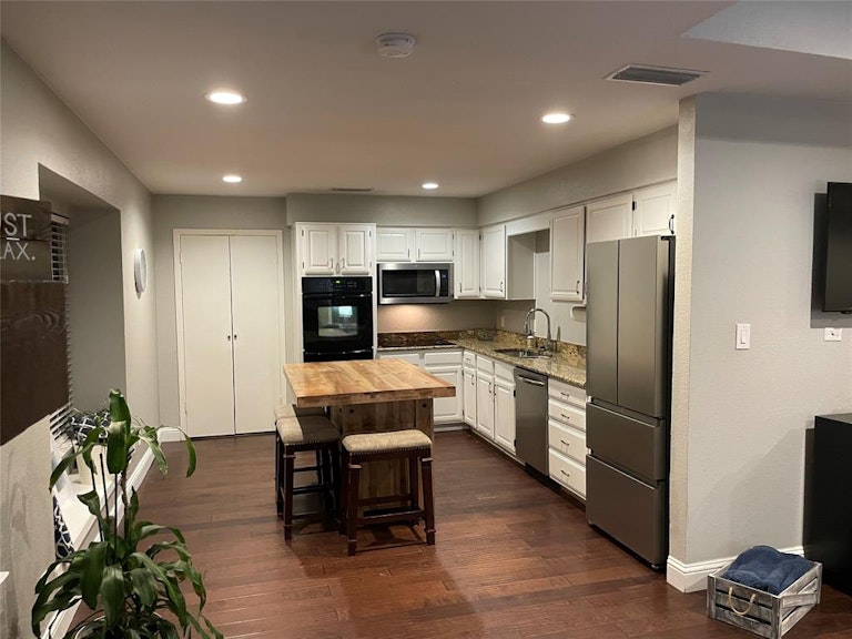Photo 9 of 39 - 3446 Sunnyview Ln, Flower Mound, TX 75022