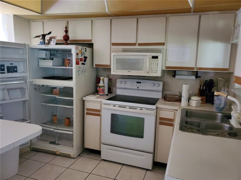 Photo 13 of 18 - 5414 Kenwood Dr, North Port, FL 34287