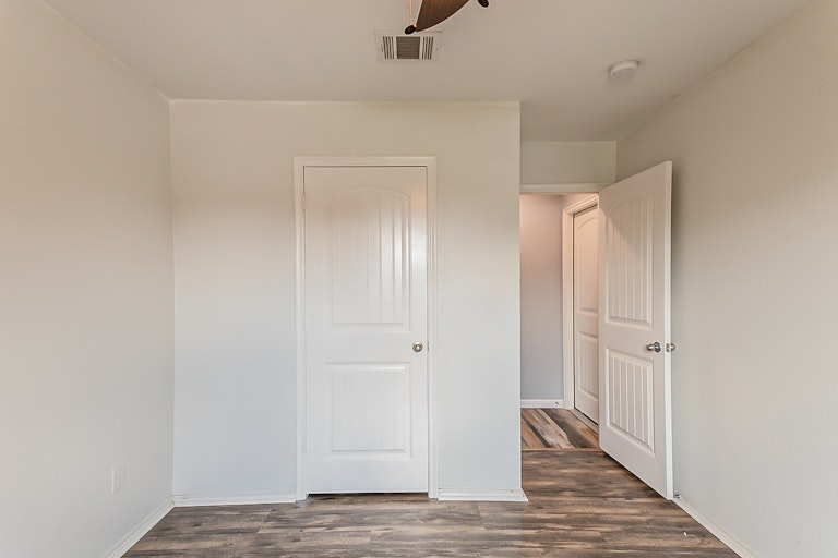 Photo 13 of 25 - 1307 Bent Grass Dr, Princeton, TX 75407