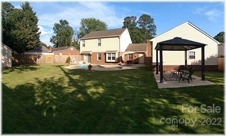 Photo 28 of 30 - 7526 Yellow Pine Ct, Charlotte, NC 28277