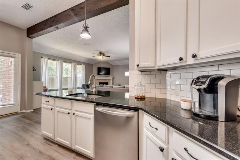 Photo 11 of 27 - 5910 Creek Crossing Ln, Sachse, TX 75048