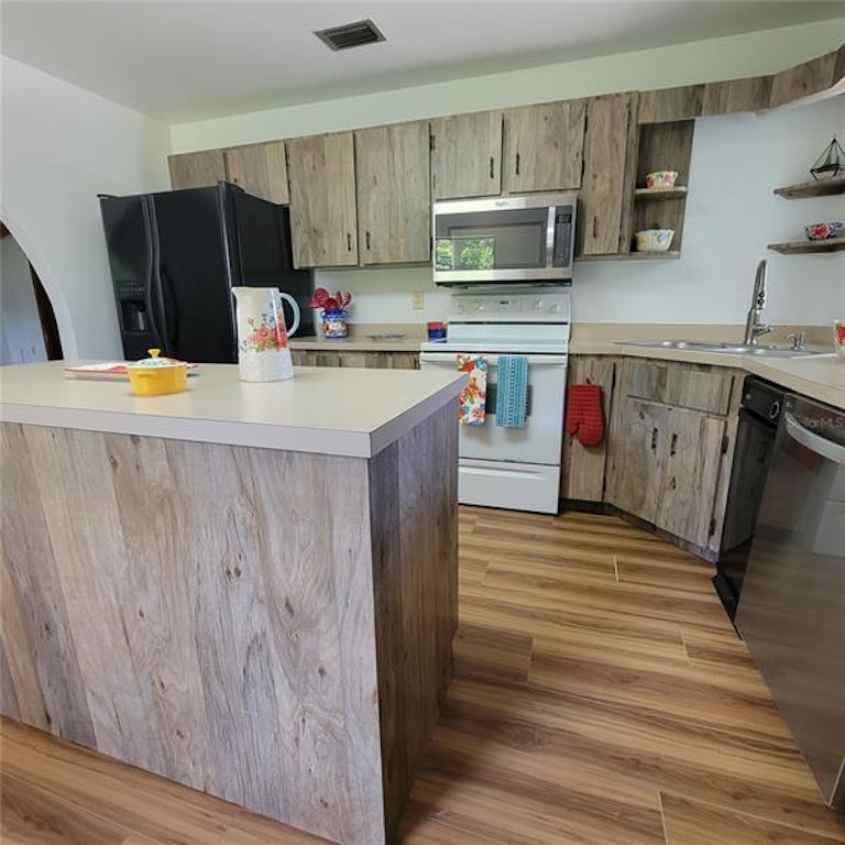 Photo 19 of 35 - 1449 Irma Rd, Eustis, FL 32726