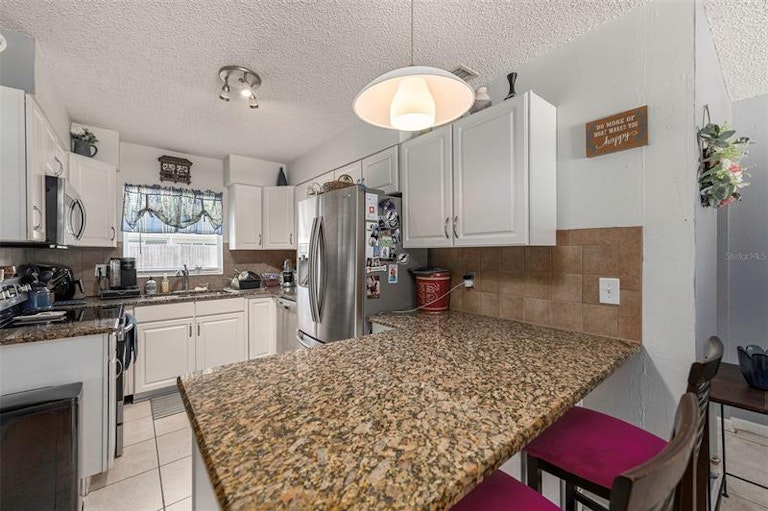 Photo 7 of 20 - 3211 W Tyson Ave, Tampa, FL 33611