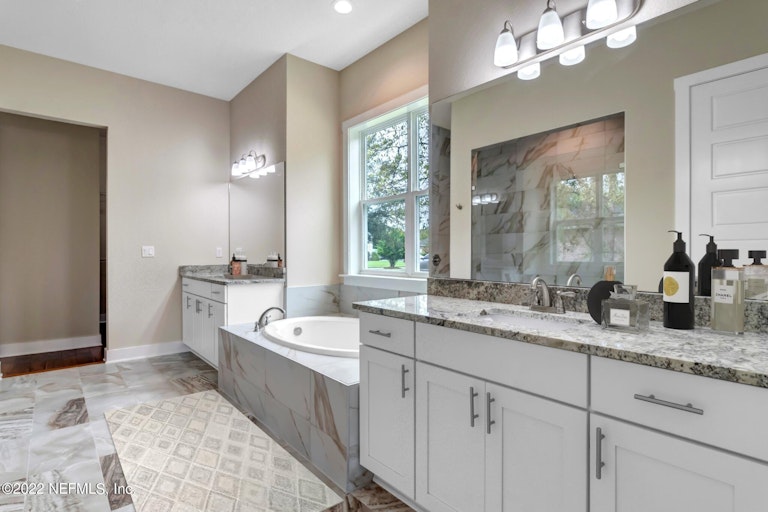 Photo 17 of 18 - 11080 Blazing Ridge Ct, Jacksonville, FL 32219
