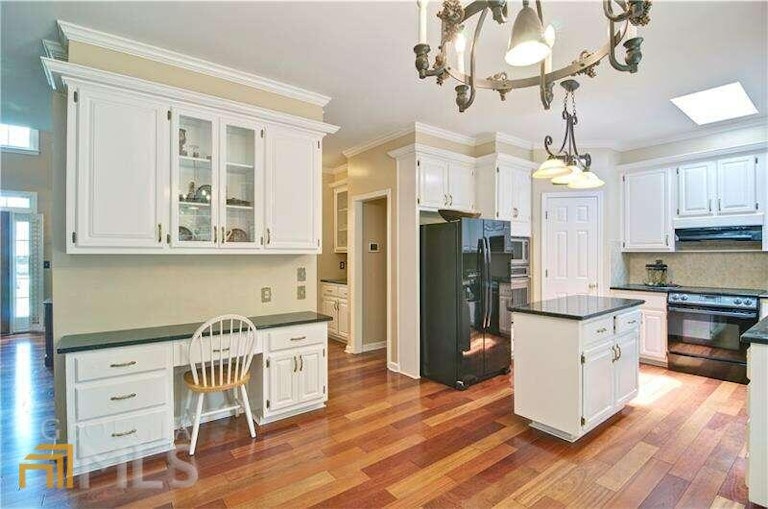 Photo 19 of 78 - 945 Whitehawk Trl, Lawrenceville, GA 30043