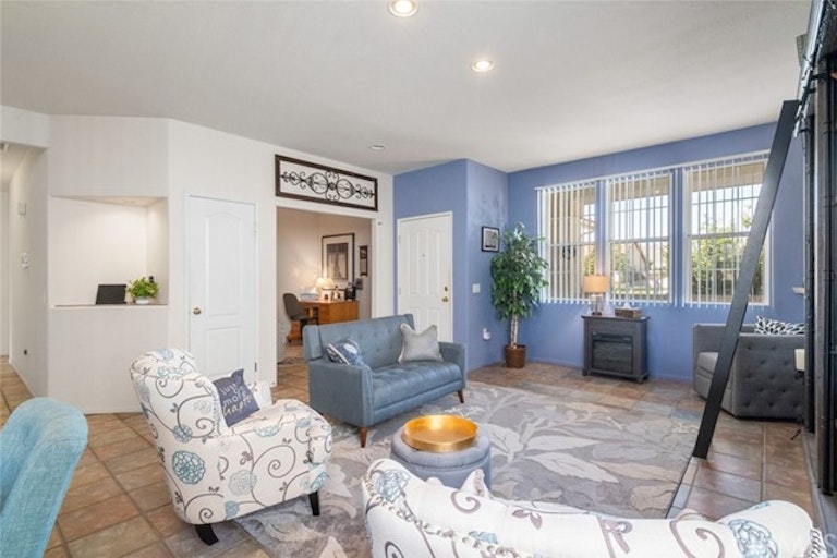 Photo 10 of 39 - 2077 Saint Emilion Ln, San Jacinto, CA 92583