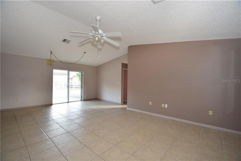 Photo 3 of 16 - 207 Lily Pad Ln, Eustis, FL 32726