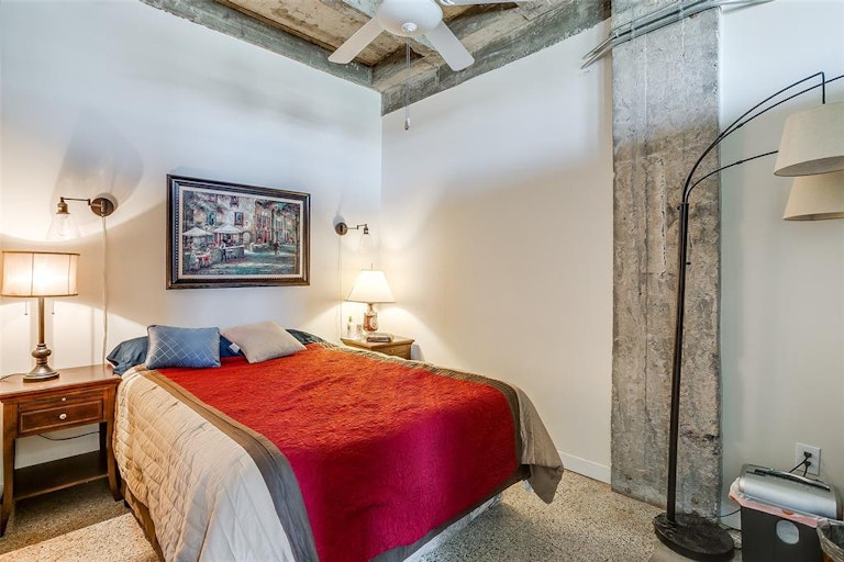 Photo 17 of 30 - 221 W Lancaster Ave #7010, Fort Worth, TX 76102