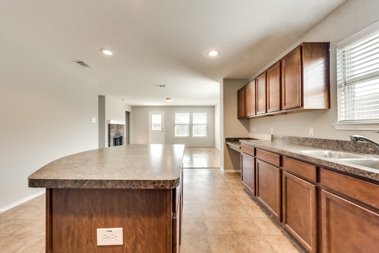 Photo 9 of 31 - 602 Azalea Dr, Fate, TX 75087