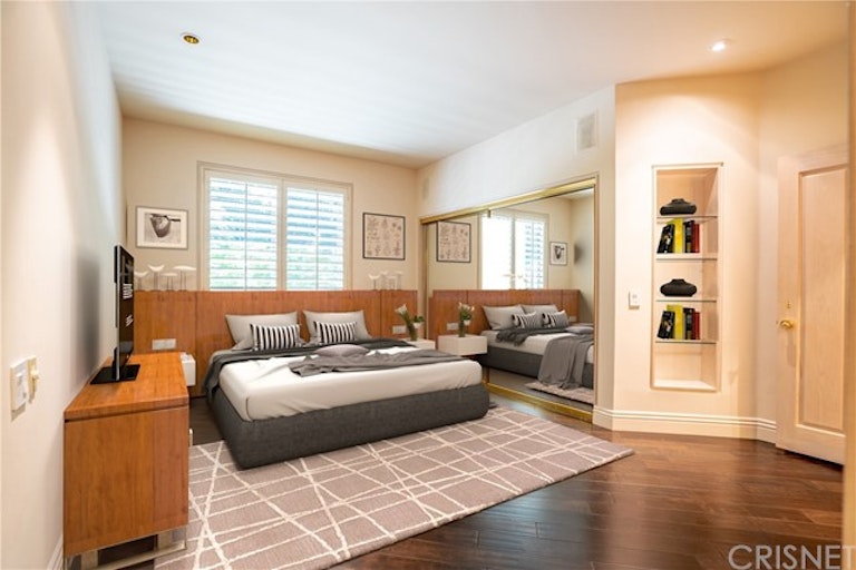 Photo 28 of 72 - 10214 Candleberry Ln, Northridge, CA 91324