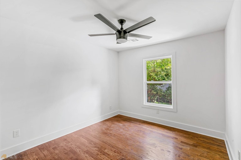 Photo 21 of 28 - 710 S Grand Ave NW, Atlanta, GA 30318