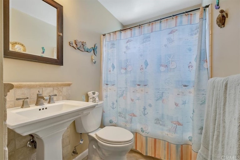 Photo 20 of 28 - 8301 Friesland Dr, Huntington Beach, CA 92647