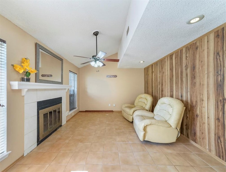Photo 4 of 19 - 4310 Field Meadow Dr, Katy, TX 77449