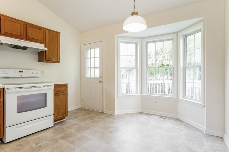 Photo 9 of 25 - 1604 Lake Trout Ln, Raleigh, NC 27610