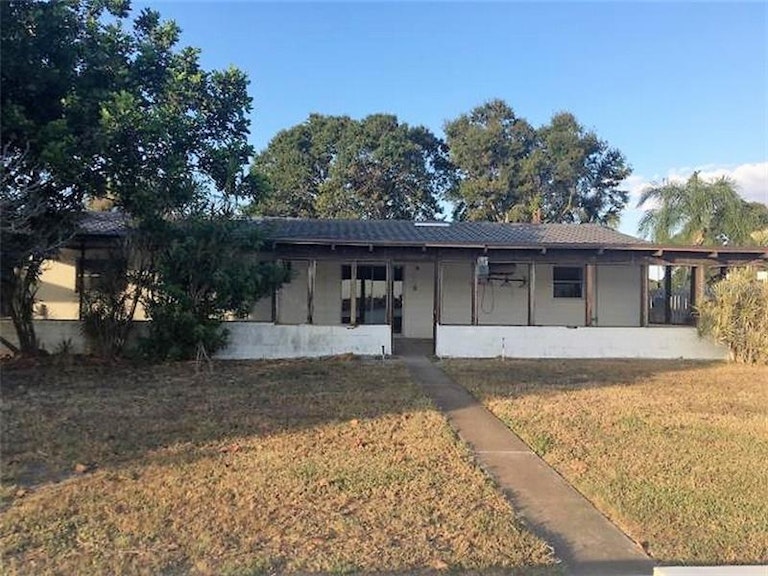 Photo 18 of 24 - 4675 Neptune Dr SE, Saint Petersburg, FL 33705