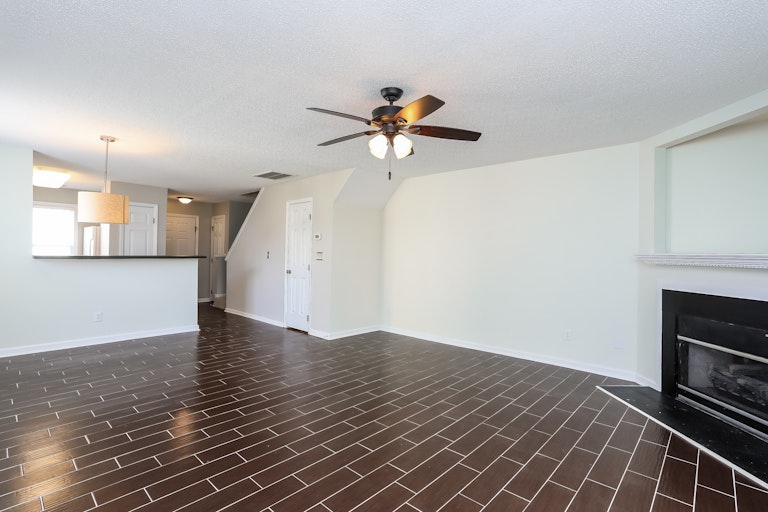 Photo 4 of 25 - 2211 Turtle Point Dr, Raleigh, NC 27604