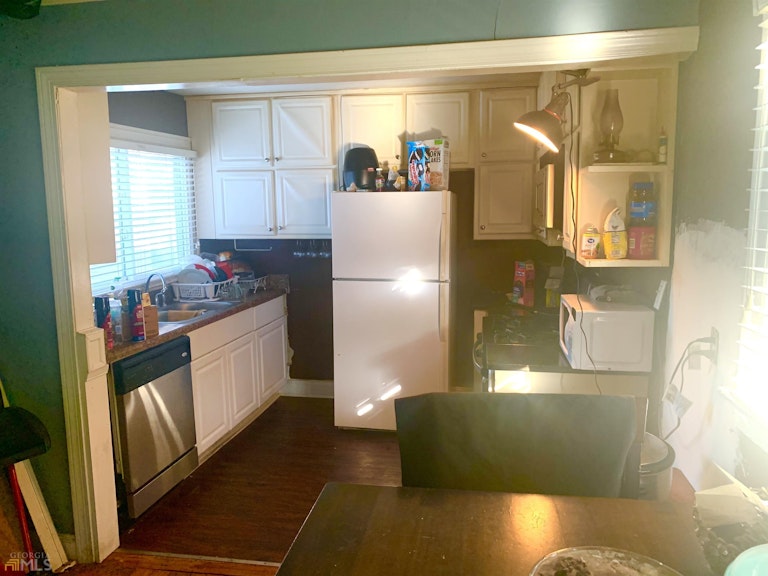 Photo 4 of 12 - 1876 Connally Dr, Atlanta, GA 30344