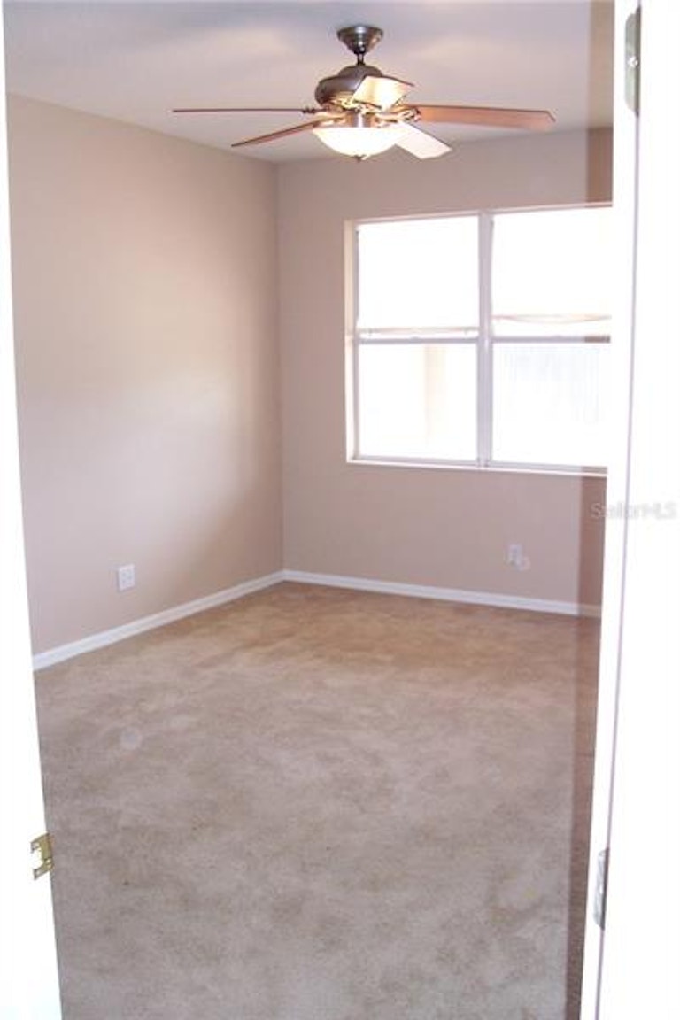 Photo 9 of 24 - 10924 Australian Pine Dr, Riverview, FL 33579