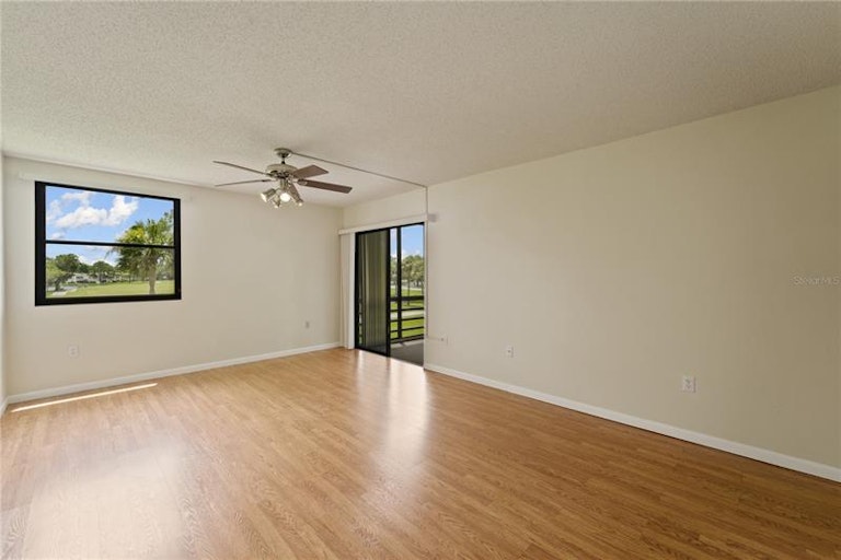 Photo 17 of 41 - 3518 Richwood Link #52, Sarasota, FL 34235