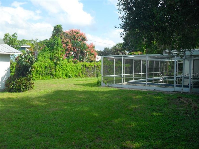 Photo 12 of 14 - 2720 12th Ave W, Bradenton, FL 34205