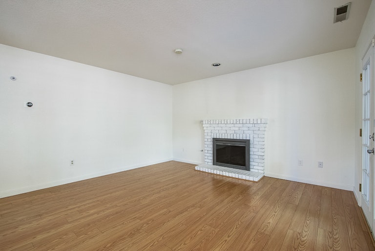 Photo 19 of 36 - 1708 Branchwood Cir, Modesto, CA 95355