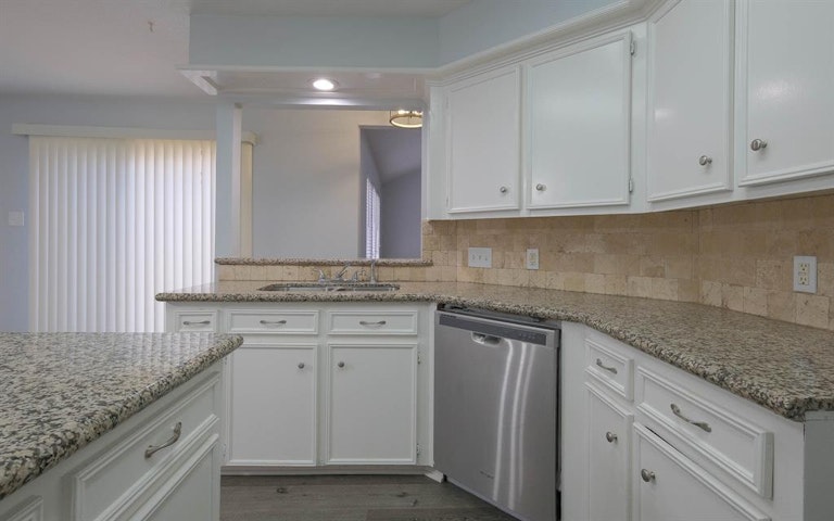 Photo 6 of 27 - 13411 Ravensway Dr, Cypress, TX 77429