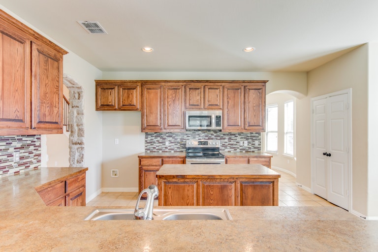 Photo 12 of 38 - 1716 Lake Wood Trl, Little Elm, TX 75068