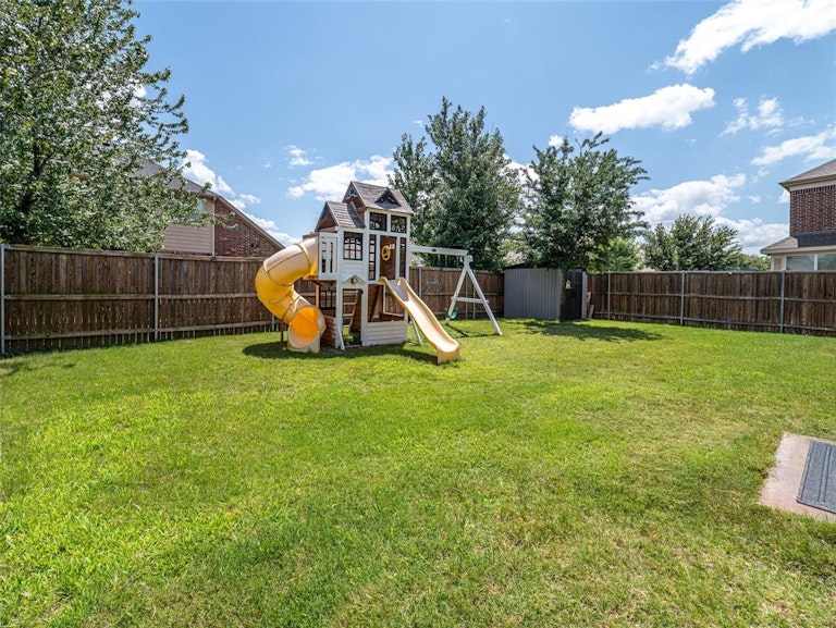 Photo 29 of 35 - 904 Auburn Ct, Savannah, TX 76227
