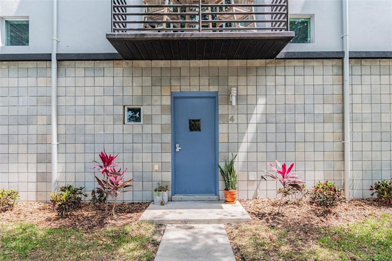 Photo 2 of 35 - 5008 S MacDill Ave #4, Tampa, FL 33611