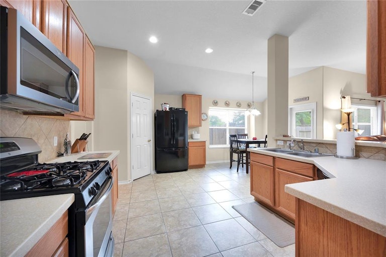 Photo 28 of 33 - 22302 Lamaster Ln, Spring, TX 77373