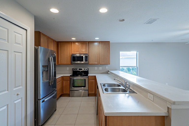 Photo 2 of 24 - 100 Mulberry Branch Ct, Daytona Beach, FL 32124