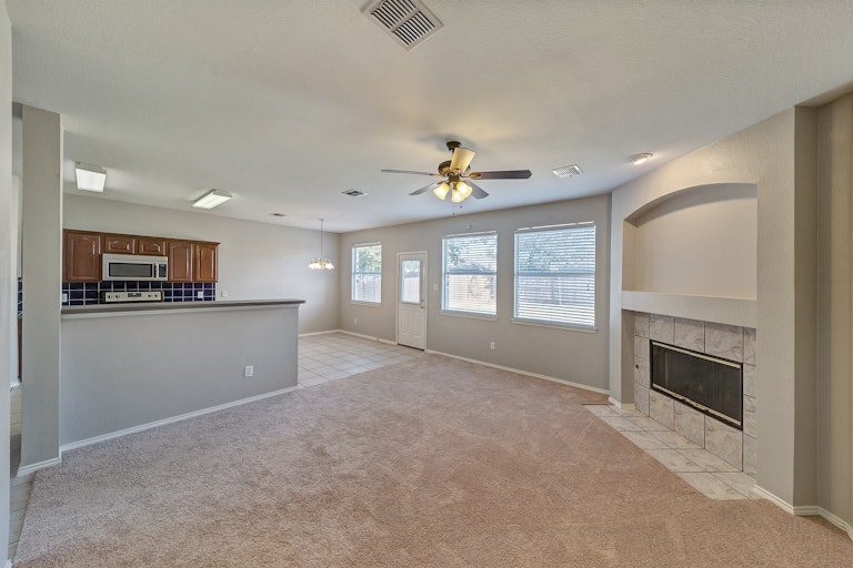 Photo 13 of 33 - 2305 Hickory Ct, Little Elm, TX 75068