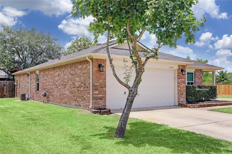 Photo 4 of 22 - 3402 Huisache Blvd, Pearland, TX 77581