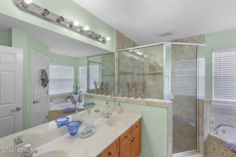 Photo 25 of 40 - 6304 Pendragon Pl, Jacksonville, FL 32258