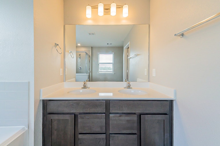 Photo 25 of 36 - 12731 Arcola Valley Ct, Houston, TX 77044