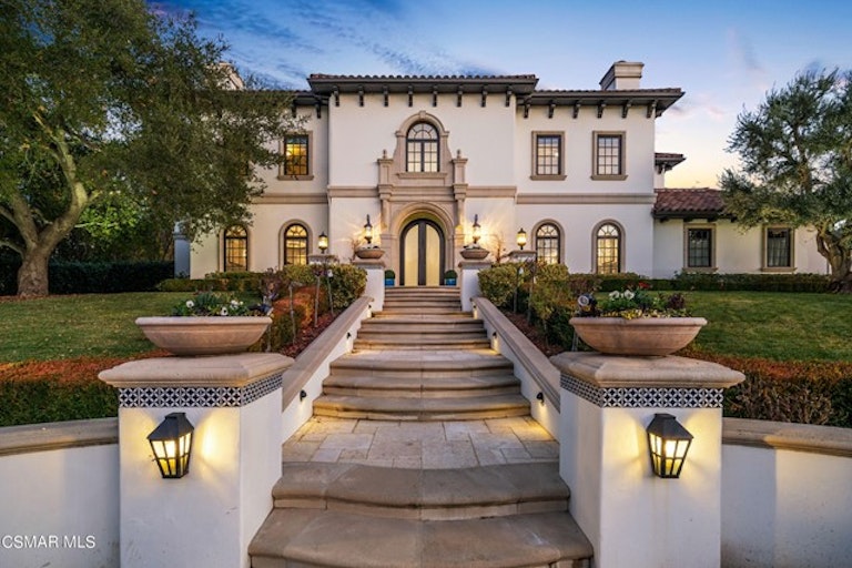 Photo 3 of 80 - 208 W Stafford Rd, Thousand Oaks, CA 91361