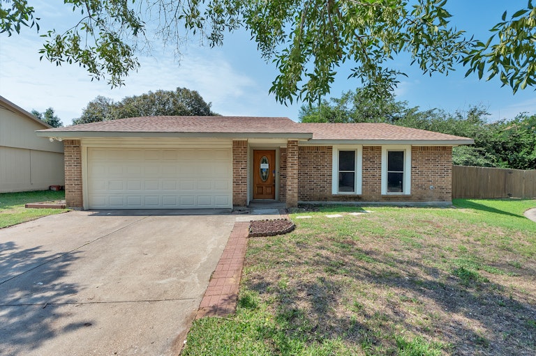 Photo 1 of 19 - 1208 Tranquilla Ter, Bedford, TX 76021