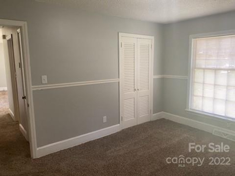 Photo 12 of 23 - 933 Clanton Rd, Charlotte, NC 28217