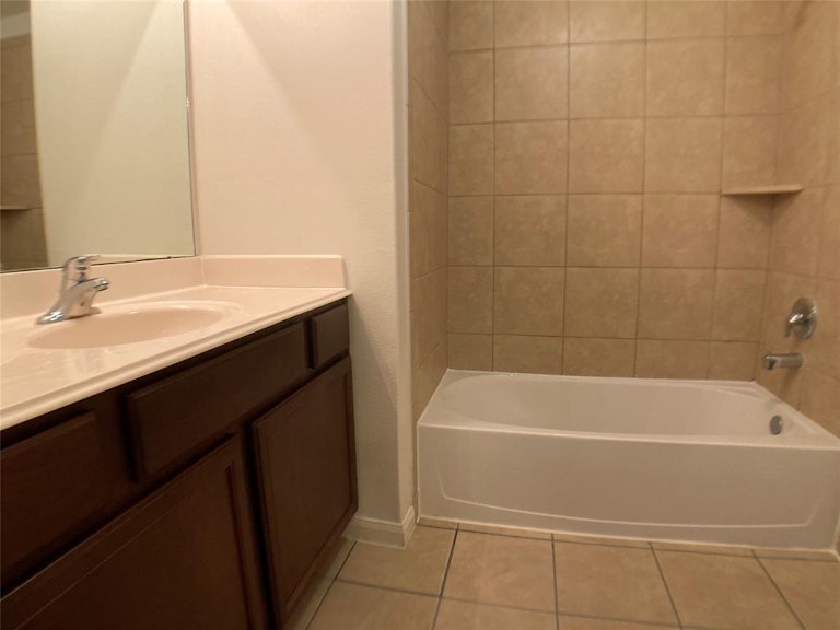 Photo 8 of 12 - 5155 Cottage Creek Ln, Richmond, TX 77469
