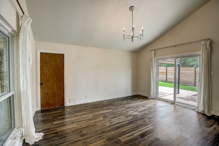 Photo 19 of 50 - 8103 Shiloh Ct, Austin, TX 78745