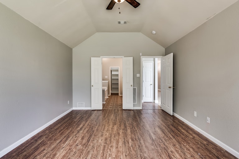 Photo 12 of 20 - 5424 Pebble Ct, McKinney, TX 75070