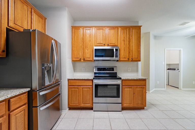 Photo 8 of 23 - 2805 Hudson Xing, McKinney, TX 75072